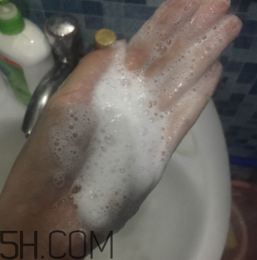 露得清綿密洗面奶怎么樣？露得清綿密洗面奶好用嗎？