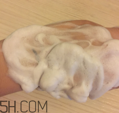 露得清綿密洗面奶怎么樣？露得清綿密洗面奶好用嗎？