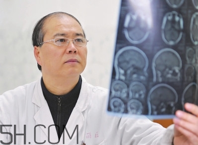 哪些原因可以導(dǎo)致腦死亡？腦死亡和植物人有什么區(qū)別