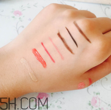 露得清洗卸潔顏露怎么用？露得清洗卸潔顏露好用嗎？