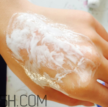 露得清洗卸潔顏露怎么用？露得清洗卸潔顏露好用嗎？