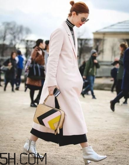 高領(lǐng)毛衣搭配什么外套？高領(lǐng)毛衣怎么搭配外套？