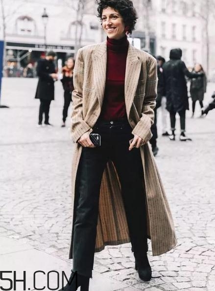 高領(lǐng)毛衣搭配什么外套？高領(lǐng)毛衣怎么搭配外套？