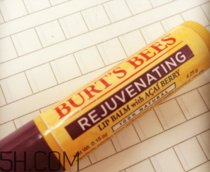 小蜜蜂水果味唇膏哪只好用？小蜜蜂水果味唇膏哪只好聞？