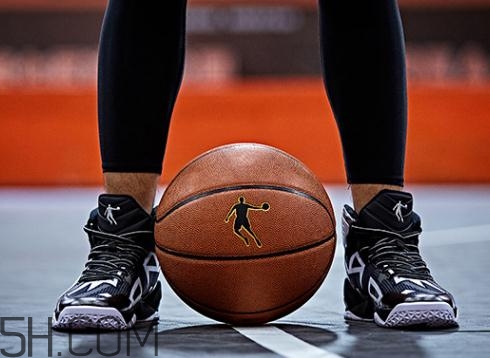 籃球鞋買大還是買小？籃球鞋買大了怎么辦？