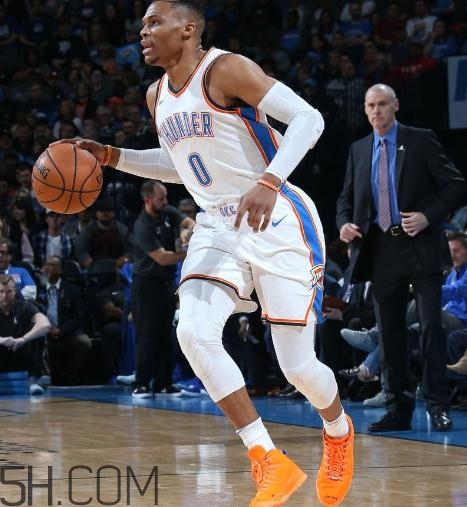 籃球鞋可以當(dāng)跑步鞋嗎？籃球鞋適合跑步嗎？