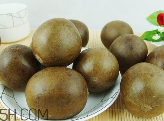 羅漢果是連皮一起泡嗎？羅漢果新鮮的好還是干的好