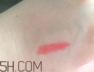 小蜜蜂唇膏筆怎么樣？小蜜蜂唇膏筆好用嗎？