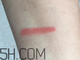 小蜜蜂唇膏筆怎么樣？小蜜蜂唇膏筆好用嗎？