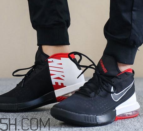 籃球鞋鞋碼偏大嗎？籃球鞋會(huì)越穿越大嗎？