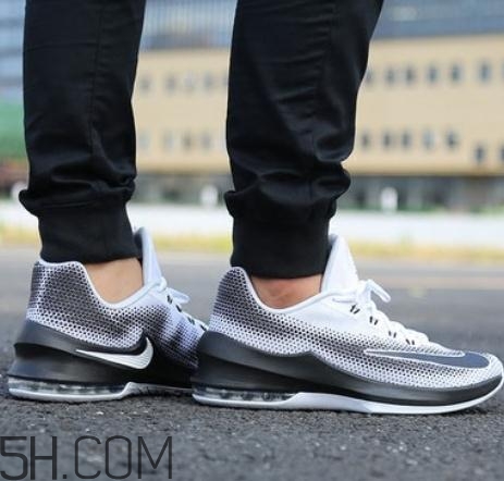 籃球鞋鞋碼偏大嗎？籃球鞋會(huì)越穿越大嗎？