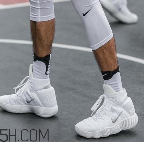 籃球鞋鞋碼偏大嗎？籃球鞋會(huì)越穿越大嗎？