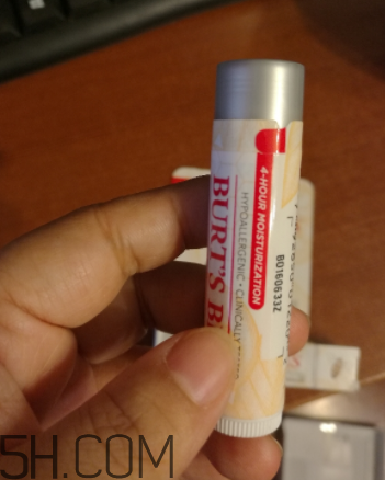 小蜜蜂細致修護唇膏怎么樣？好用嗎？