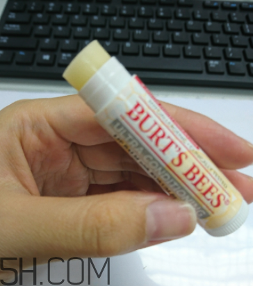 小蜜蜂細致修護唇膏怎么樣？好用嗎？