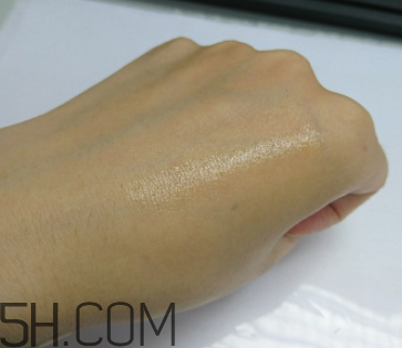 小蜜蜂細致修護唇膏怎么樣？好用嗎？