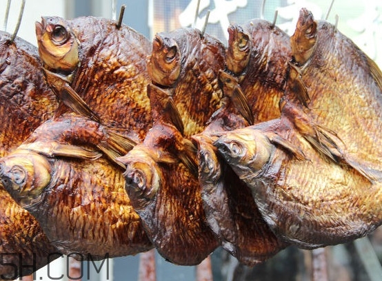 咸魚(yú)要泡多久？咸魚(yú)用冷水泡好還是熱水泡好