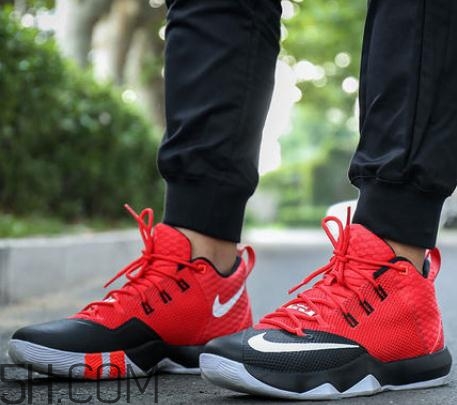 籃球鞋可以登山嗎？籃球鞋可以平時穿嗎？