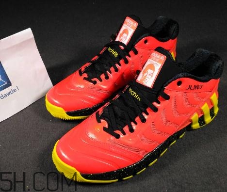 后衛(wèi)適合穿什么籃球鞋？適合后衛(wèi)的籃球鞋推薦