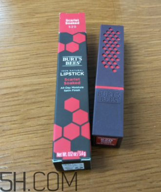 小蜜蜂口紅好用嗎？小蜜蜂口紅試色