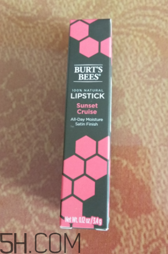 小蜜蜂口紅好用嗎？小蜜蜂口紅試色