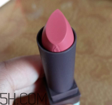 小蜜蜂口紅好用嗎？小蜜蜂口紅試色