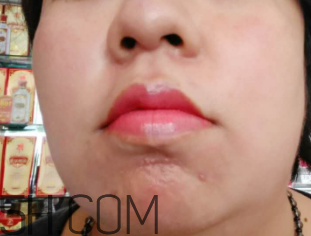 小蜜蜂口紅好用嗎？小蜜蜂口紅試色