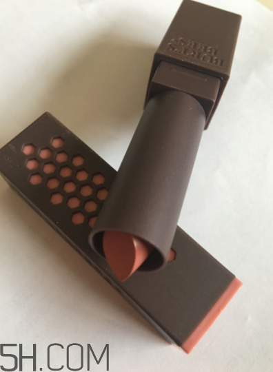 小蜜蜂口紅好用嗎？小蜜蜂口紅試色