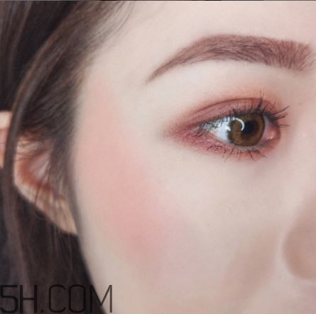 腮紅怎么打顯臉小 不同臉型怎么畫(huà)腮紅顯臉小 腮紅怎么打顯臉小 不同臉型怎么畫(huà)腮紅顯臉小