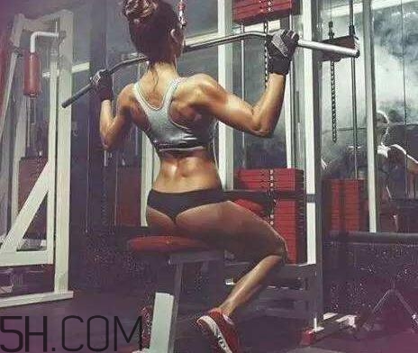 高位下拉練哪些肌肉？高位下拉的標準動作