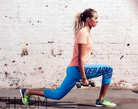 箭步蹲鍛煉哪里肌肉？箭步蹲和深蹲哪個(gè)好？