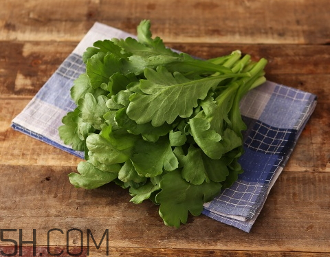 茼蒿是堿性還是酸性 茼蒿是發(fā)物嗎 茼蒿是堿性還是酸性 茼蒿是發(fā)物嗎