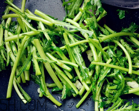 茼蒿是堿性還是酸性 茼蒿是發(fā)物嗎 茼蒿是堿性還是酸性 茼蒿是發(fā)物嗎