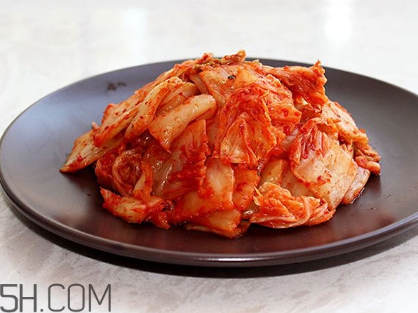 辣白菜是酸的嗎？辣白菜是泡菜嗎