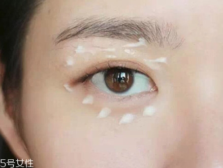 眼部護理有用嗎 眼部護理是雞肋還是剛需