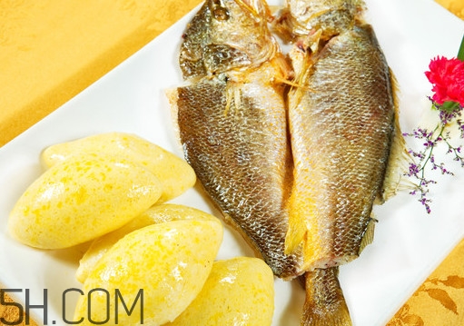 咸魚(yú)要泡多久？咸魚(yú)用冷水泡好還是熱水泡好