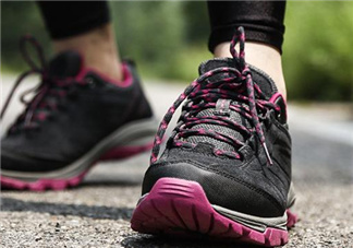 登山鞋要買大一碼嗎？登山鞋會越穿越大嗎？