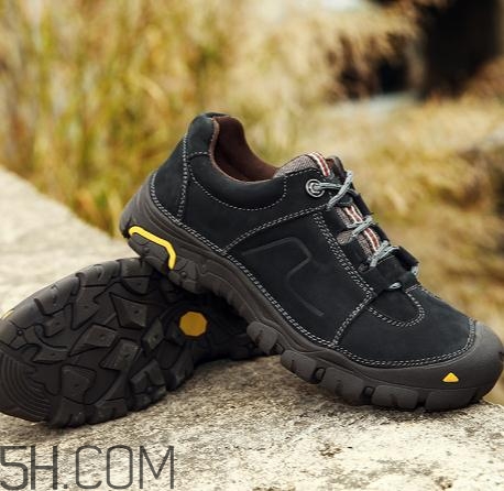 徒步鞋要買大一碼嗎？徒步鞋重嗎？