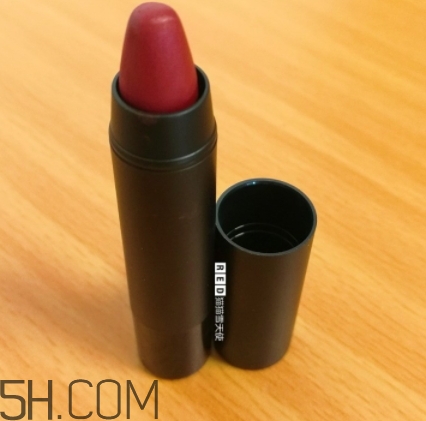 focallure菲鹿兒口紅好用嗎？菲鹿兒口紅色號試色