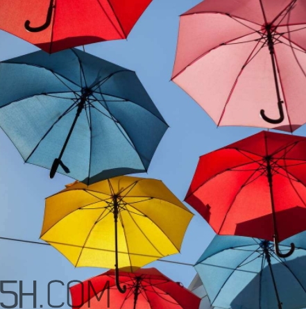 女生說(shuō)記得帶傘什么意思？女生說(shuō)雨傘什么意思？