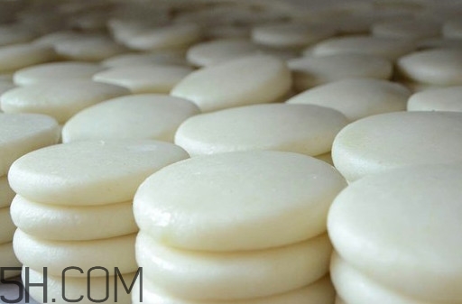 糍粑在常溫能保存多長時間？炸糍粑之前糍粑要泡一下嗎