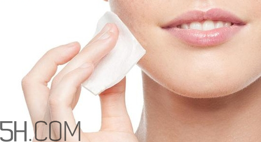 卸妝油會(huì)堵塞毛孔嗎？卸妝水卸妝乳和卸妝油的區(qū)別