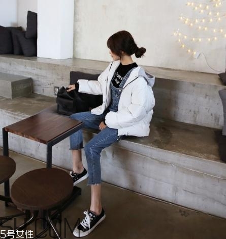 白色羽絨服怎么搭配？白色羽絨服搭配圖片