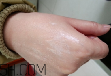 御泥坊黑玫瑰潔面乳怎么樣？御泥坊黑玫瑰潔面乳好用嗎？