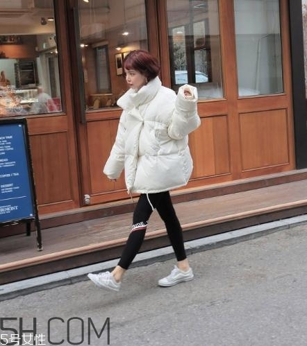 白色羽絨服怎么搭配？白色羽絨服搭配圖片