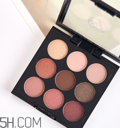 w7眼影盤怎么使用？英國(guó)w7九色眼影盤畫法步驟