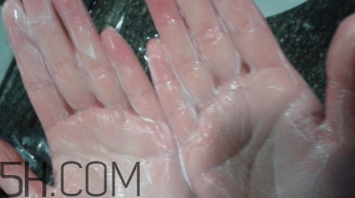 御泥坊黑玫瑰潔面乳怎么樣？御泥坊黑玫瑰潔面乳好用嗎？