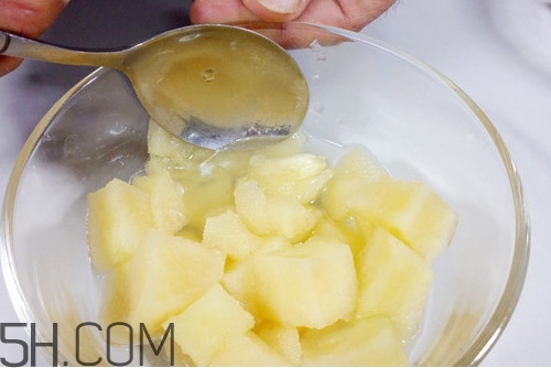 蘋果泥可以祛斑嗎？蘋果泥幾個(gè)月寶寶可以吃