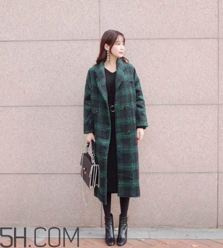 綠色大衣配什么顏色打底衫？綠色大衣里面配什么？