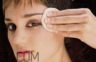 卸妝油會(huì)堵塞毛孔嗎？卸妝水卸妝乳和卸妝油的區(qū)別