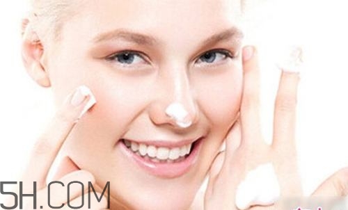 御泥坊黑玫瑰潔面乳怎么樣？御泥坊黑玫瑰潔面乳好用嗎？